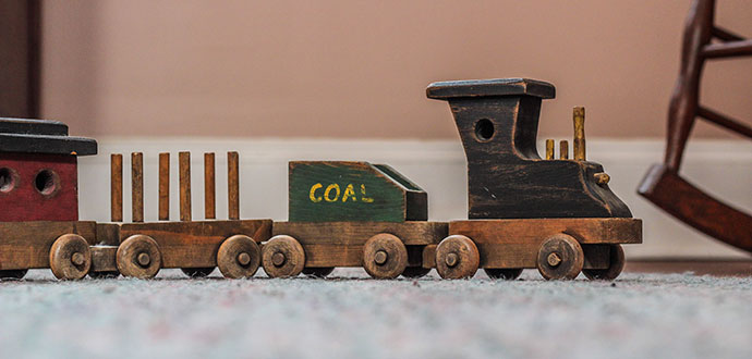 деревянный поезд